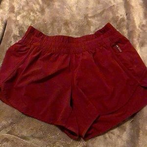 Lululemon Tracker shorts Size 8 Cambria